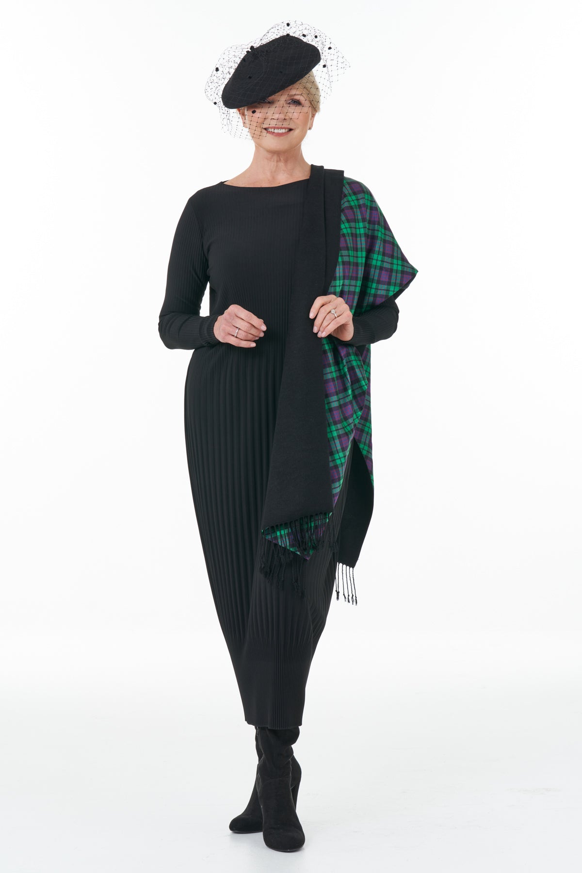 Casual Chic - Long Sleeved Pleated Knit Dress in Black