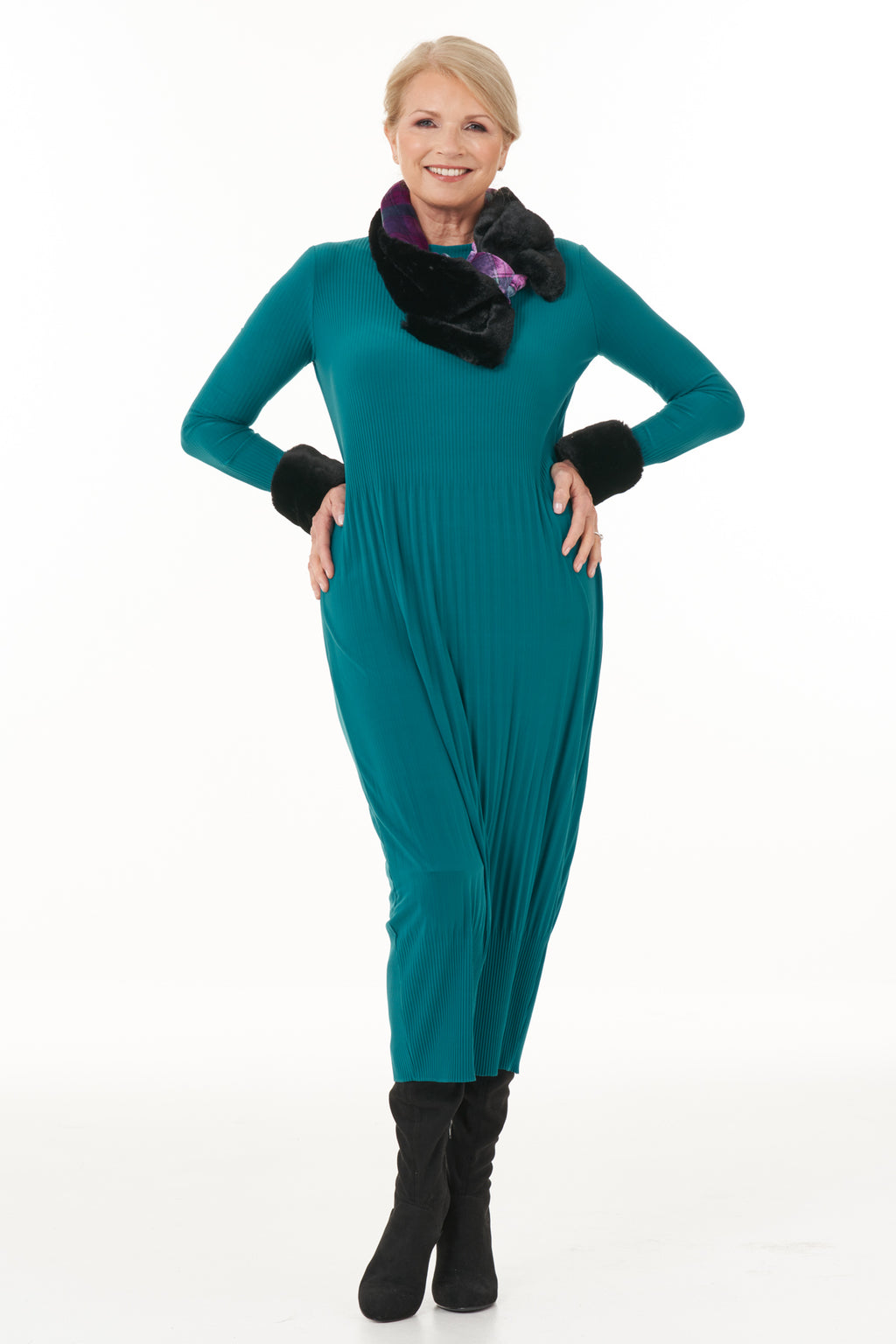 Casual Chic - Long Sleeved Pleated Knit Dress in Jade