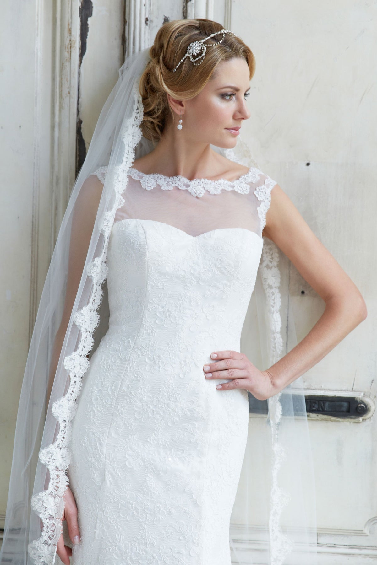 ARCHIVE SALE - Sample Lynsay Wedding Dress - size 10 and 16