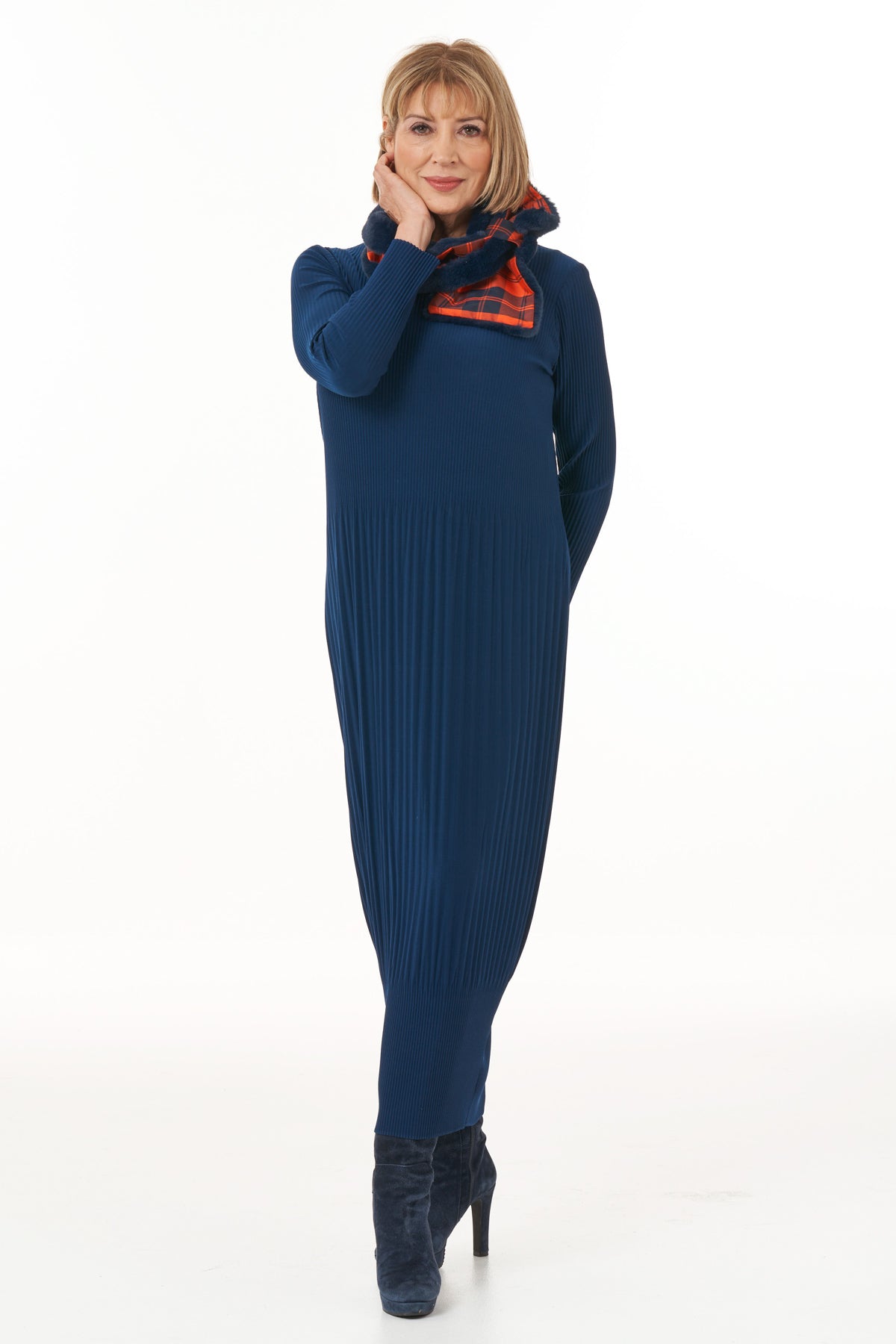 Casual Chic - Long Sleeved Pleated Knit Dress in Navy