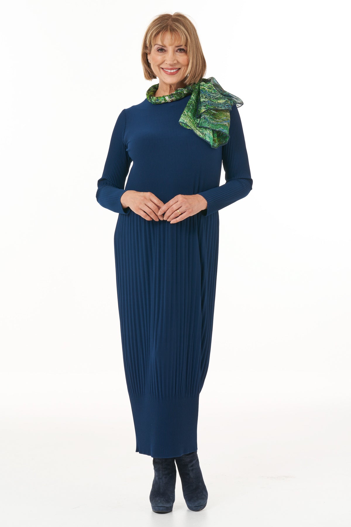 Casual Chic - Long Sleeved Pleated Knit Dress in Navy